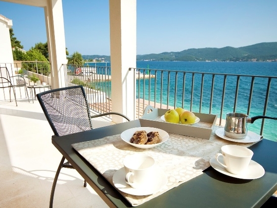 Luxus Ferienwohnung Viganj – Frühstück auf der wunderschönen Terrasse