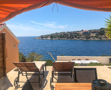 Außenterrasse mit atemberaubendem Blick zum endlosen Meer - Ferienwohnung Tranquillo mit Strandlage, Korcula