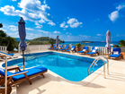 Luxuriöse Villa Dionysus – Blick vom Poolbereich zum Meer