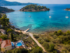 Die Villa hat einen perfekten Standort und befindet sich vor der wunderbaren Bucht Gradina