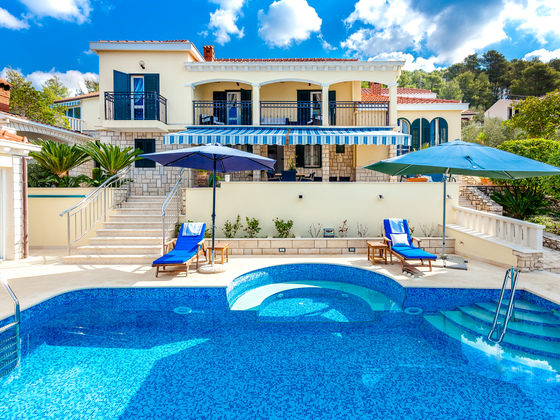 Luxuriöse Villa Dionysus mit Pool